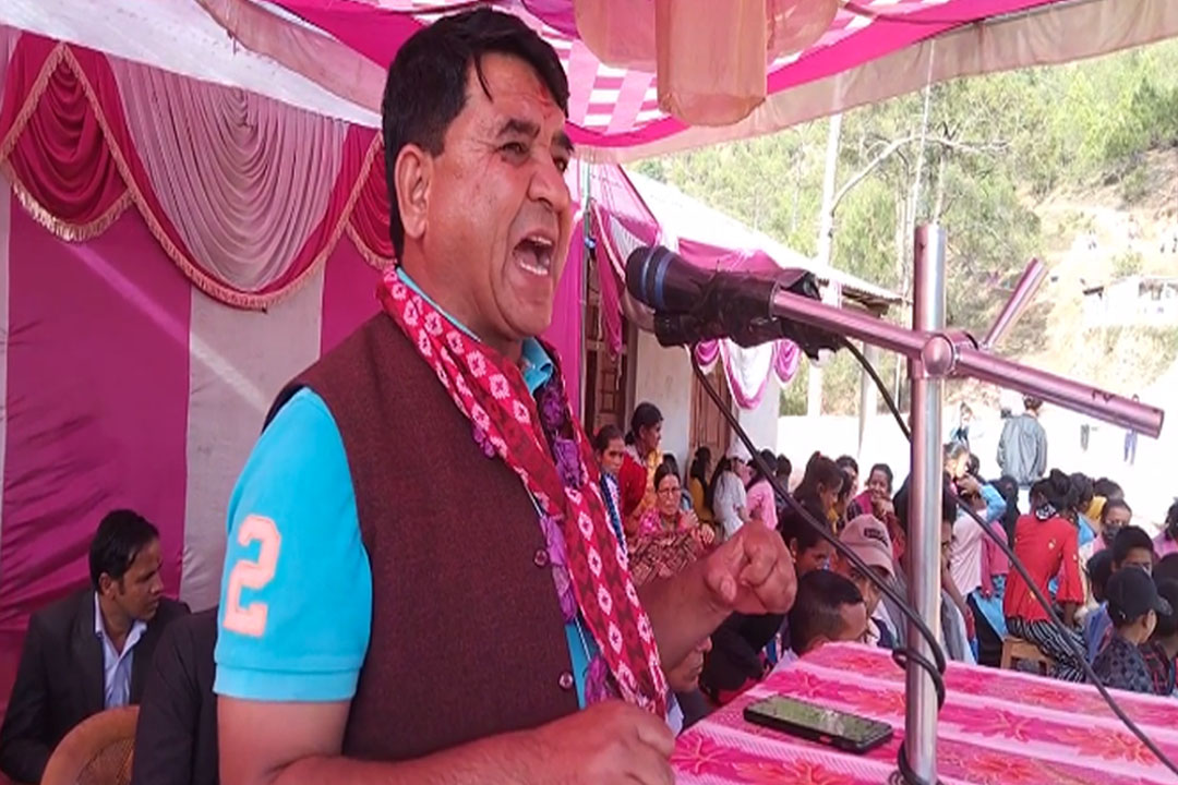 सानातीना राजनीतिक मनमुटावलाई थाँति राखेर विकासमा जुटौँः सांसद पाल 